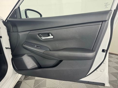 Used 2025 Nissan Sentra SV FWD image 39