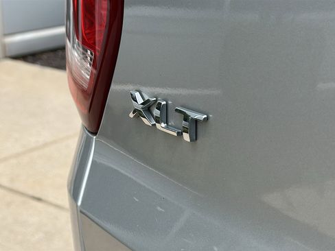 Used 2018 Ford Explorer XLT AWD/4WD image 11