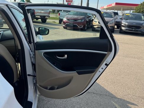 Used 2013 Hyundai Elantra GT w/ Tech Pkg FWD image 25