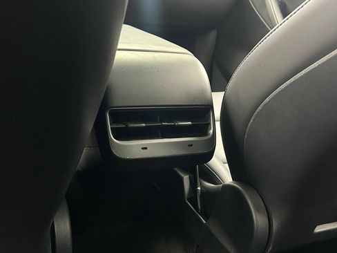 Used 2022 Tesla Model Y Long Range AWD/4WD image 31