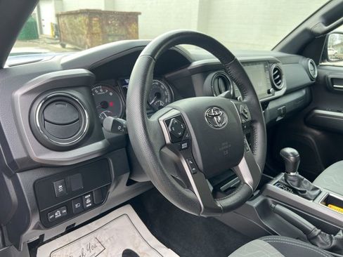 Used 2022 Toyota Tacoma TRD Off-Road image 7