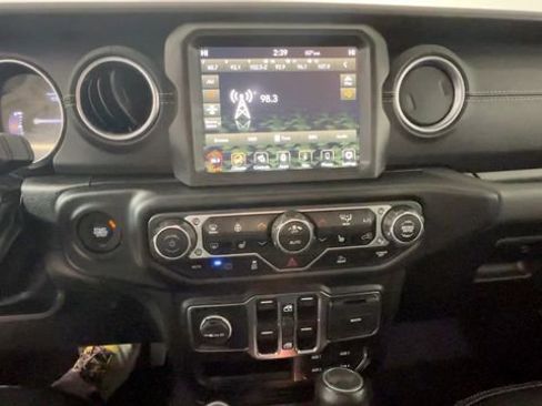 Used 2023 Jeep Wrangler Unlimited Sahara w/ Cold Weather Group AWD/4WD image 30