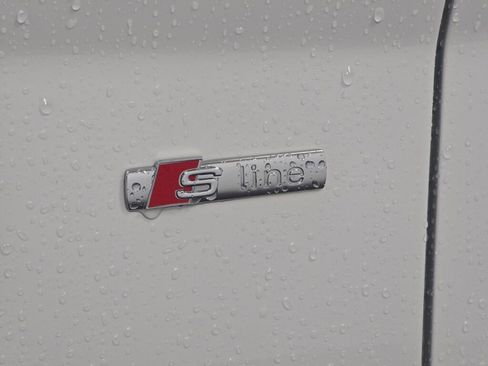 Certified 2025 Audi Q5 2.0T Premium w/ Convenience Plus Package image 35