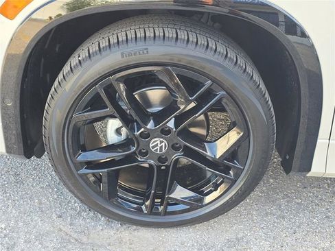 New 2026 Volkswagen Tiguan SE R-Line FWD image 5