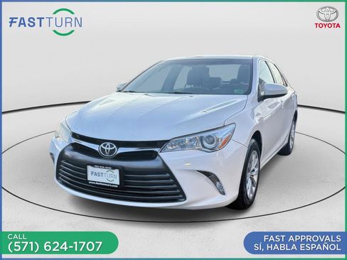 Used 2015 Toyota Camry LE image 2