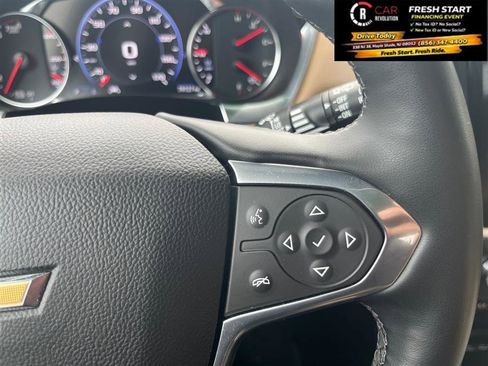 Used 2023 Chevrolet Traverse Premier FWD image 26
