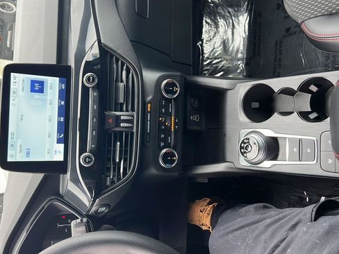 Used 2025 Ford Escape ST-Line image 23