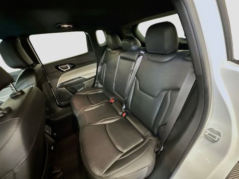 Used 2025 Jeep Compass Limited image 28