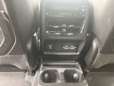 Used 2023 Jeep Grand Cherokee L Limited w/ Black Appearance Package image 15