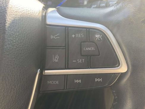 Used 2022 Toyota Highlander Limited AWD/4WD image 26