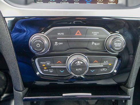 Used 2023 Chrysler 300 Touring L w/ Popular Equipment Group image 27