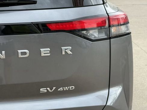 Used 2024 Nissan Pathfinder SV image 5