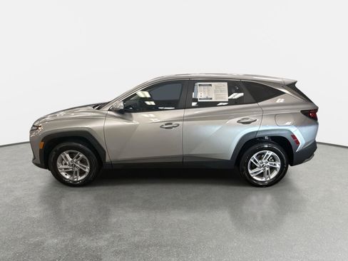 Certified 2025 Hyundai Tucson SE image 8