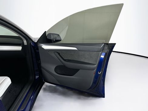 Used 2024 Tesla Model Y Performance image 32