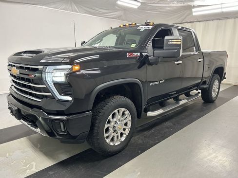 Certified 2025 Chevrolet Silverado 2500 LT w/ Z71 Chrome Sport Edition image 5