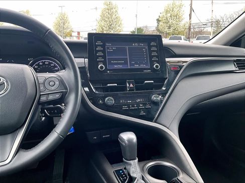 Used 2022 Toyota Camry SE w/ Carpet Mat Package (TMS) image 18