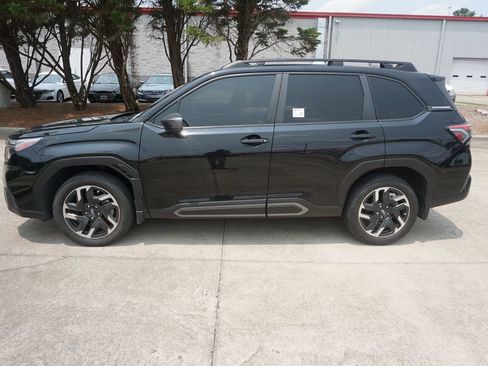 Used 2025 Subaru Forester Limited AWD/4WD image 19