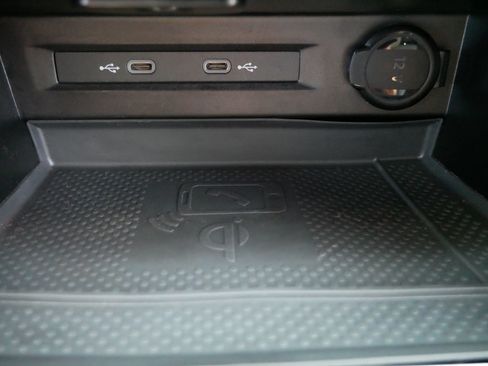 Certified 2024 Volkswagen Tiguan SE w/ Panoramic Sunroof Package AWD/4WD image 29