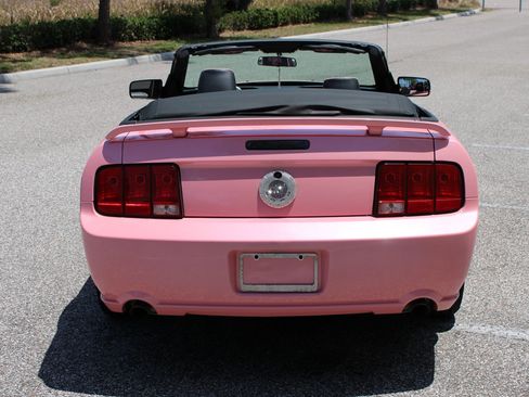 Used 2006 Ford Mustang GT RWD image 14