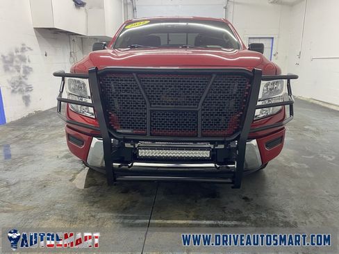 Used 2022 Nissan Titan SV image 8