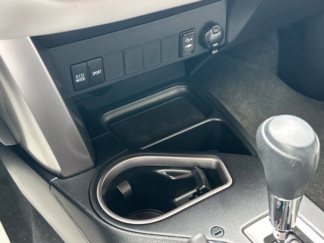 Used 2017 Toyota RAV4 XLE AWD/4WD image 58