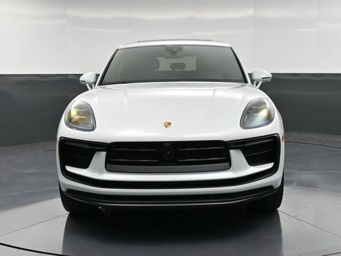 Certified 2026 Porsche Macan AWD/4WD image 11