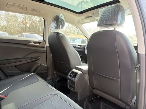 New 2026 Volkswagen Taos SE image 16