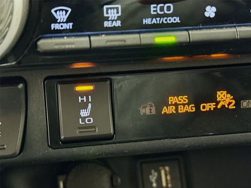 Used 2023 Toyota RAV4 XLE Premium image 21