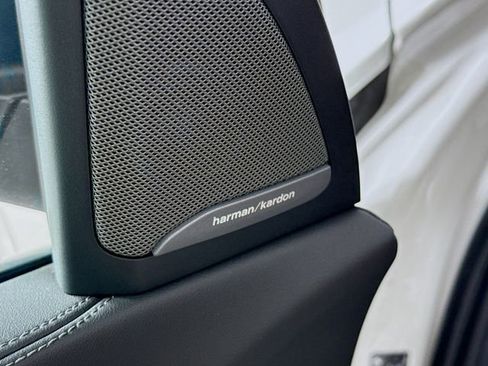 Used 2023 BMW X7 xDrive40i w/ Premium Package image 19