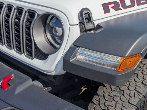 Used 2025 Jeep Wrangler Unlimited Rubicon AWD/4WD image 11