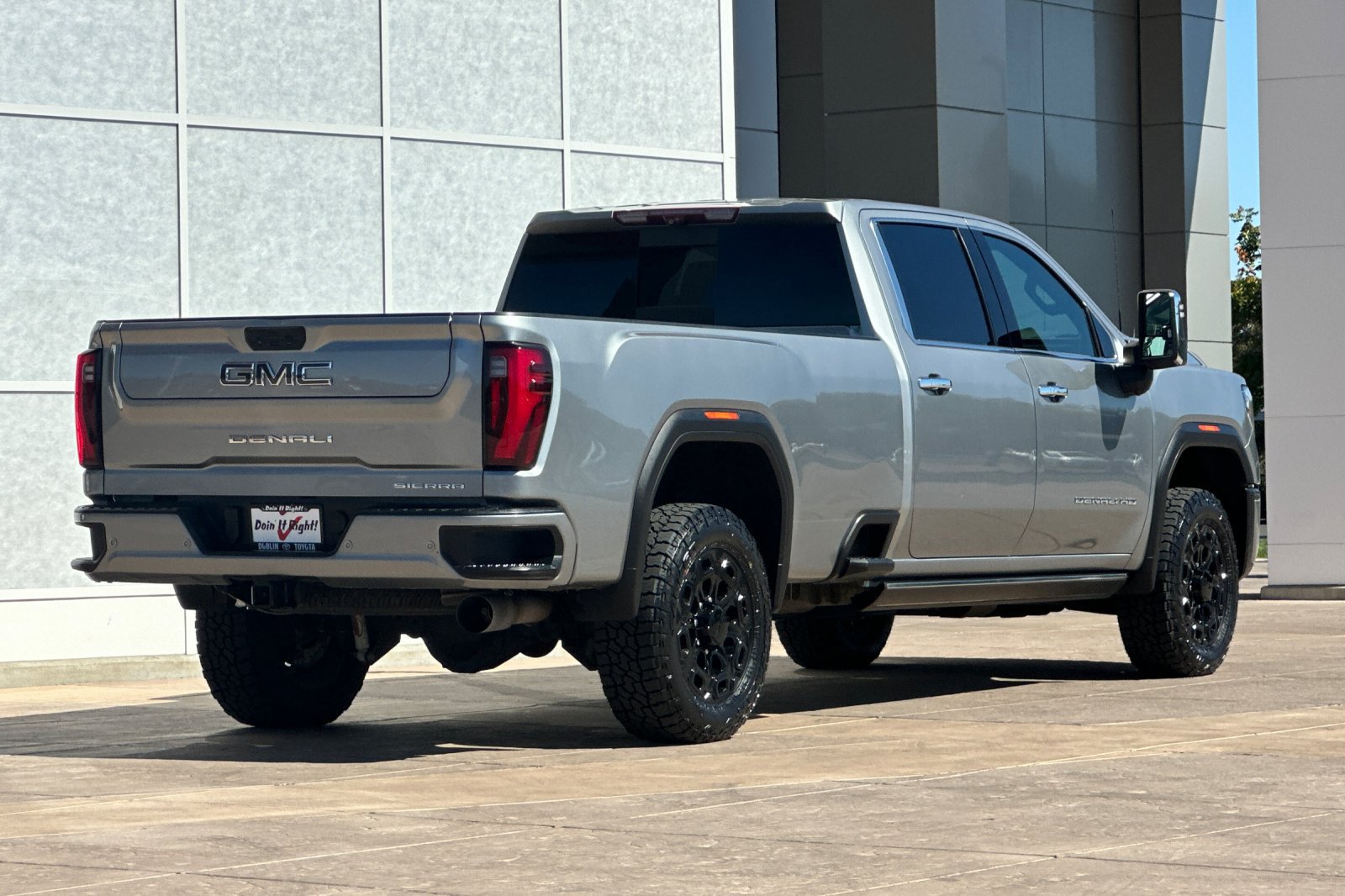 Used 2024 GMC Sierra 3500 Denali Ultimate AWD/4WD image 4