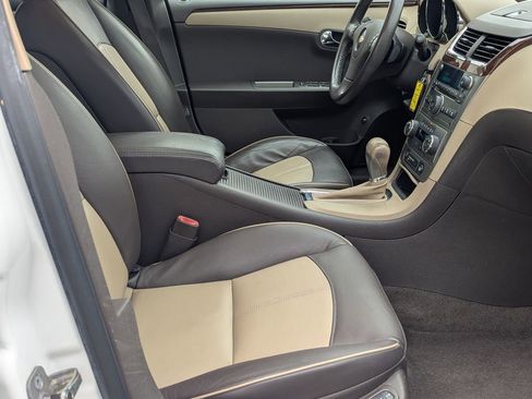 Used 2009 Chevrolet Malibu LTZ w/ HFV6 Engine Package image 24