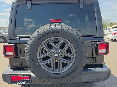 Used 2024 Jeep Wrangler Unlimited Sport AWD/4WD image 6