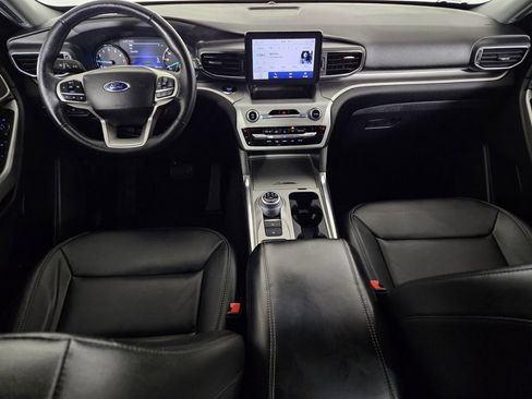 Used 2022 Ford Explorer XLT w/ Equipment Group 202A image 8