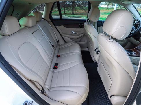 Used 2021 Mercedes-Benz GLC 300 4MATIC image 35