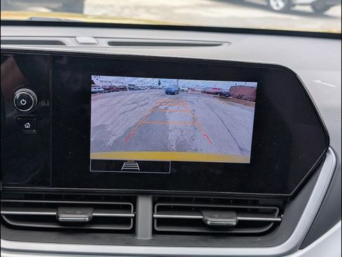 Used 2025 Chevrolet Trax RS FWD image 6