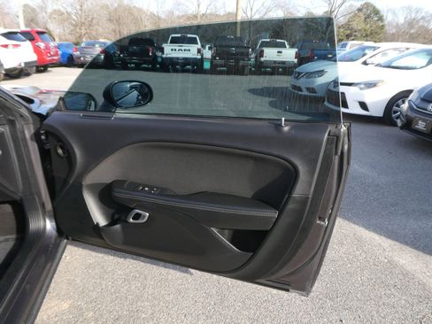 Used 2017 Dodge Challenger R/T image 22