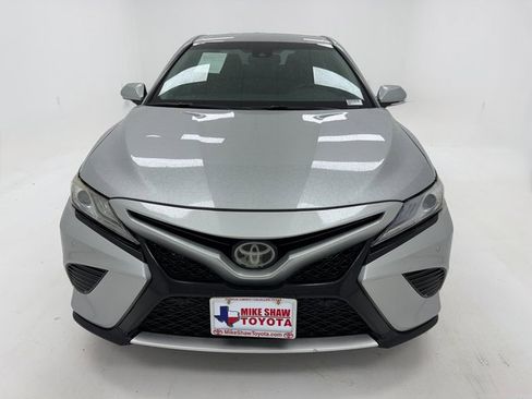 Used 2018 Toyota Camry XSE image 3