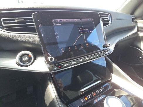 Used 2024 Jeep Wagoneer Series II image 6