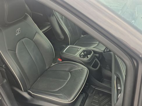 Used 2020 Chrysler Pacifica Limited w/ Advanced Safetytec Group FWD image 25