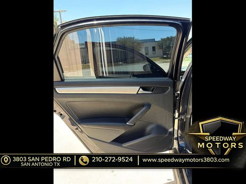 Used 2018 Toyota RAV4 SE w/ Power Extra Value Package FWD image 10