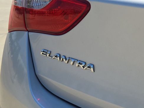 Used 2017 Hyundai Elantra GT FWD image 11