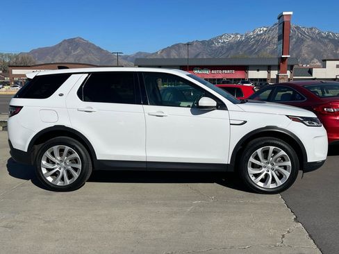 Used 2020 Land Rover Discovery Sport SE image 4