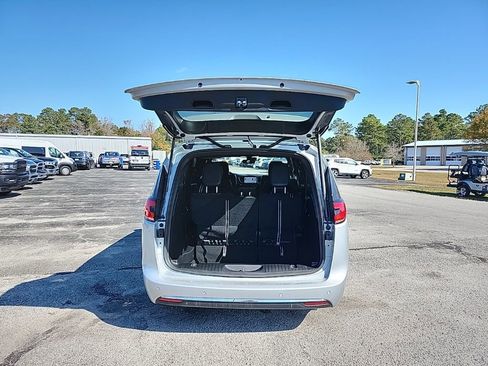 New 2026 Chrysler Pacifica Select FWD image 20