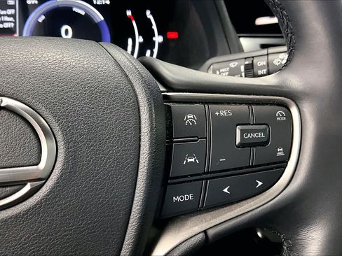 Used 2025 Lexus UX 300h FWD w/ Accessory Package (Z2) image 24