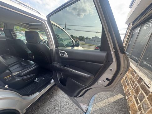 Used 2015 Nissan Pathfinder Platinum w/ Cargo Package FWD image 24