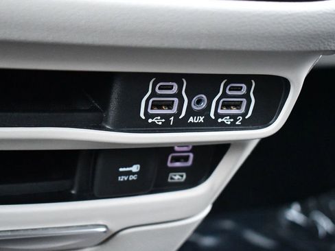 Used 2022 Chrysler Pacifica Touring-L image 34