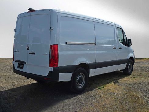 Used 2025 Mercedes-Benz Sprinter 2500 image 3