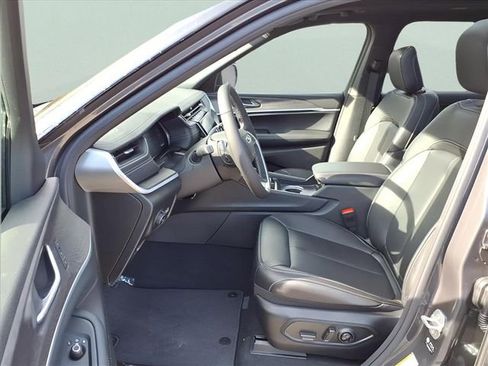 New 2025 Jeep Grand Cherokee L Limited image 17