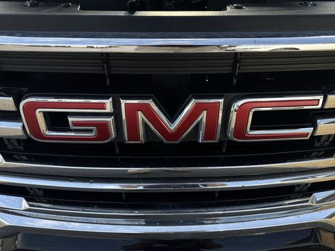 Certified 2023 GMC Acadia SLE w/ Driver Convenience Package image 29